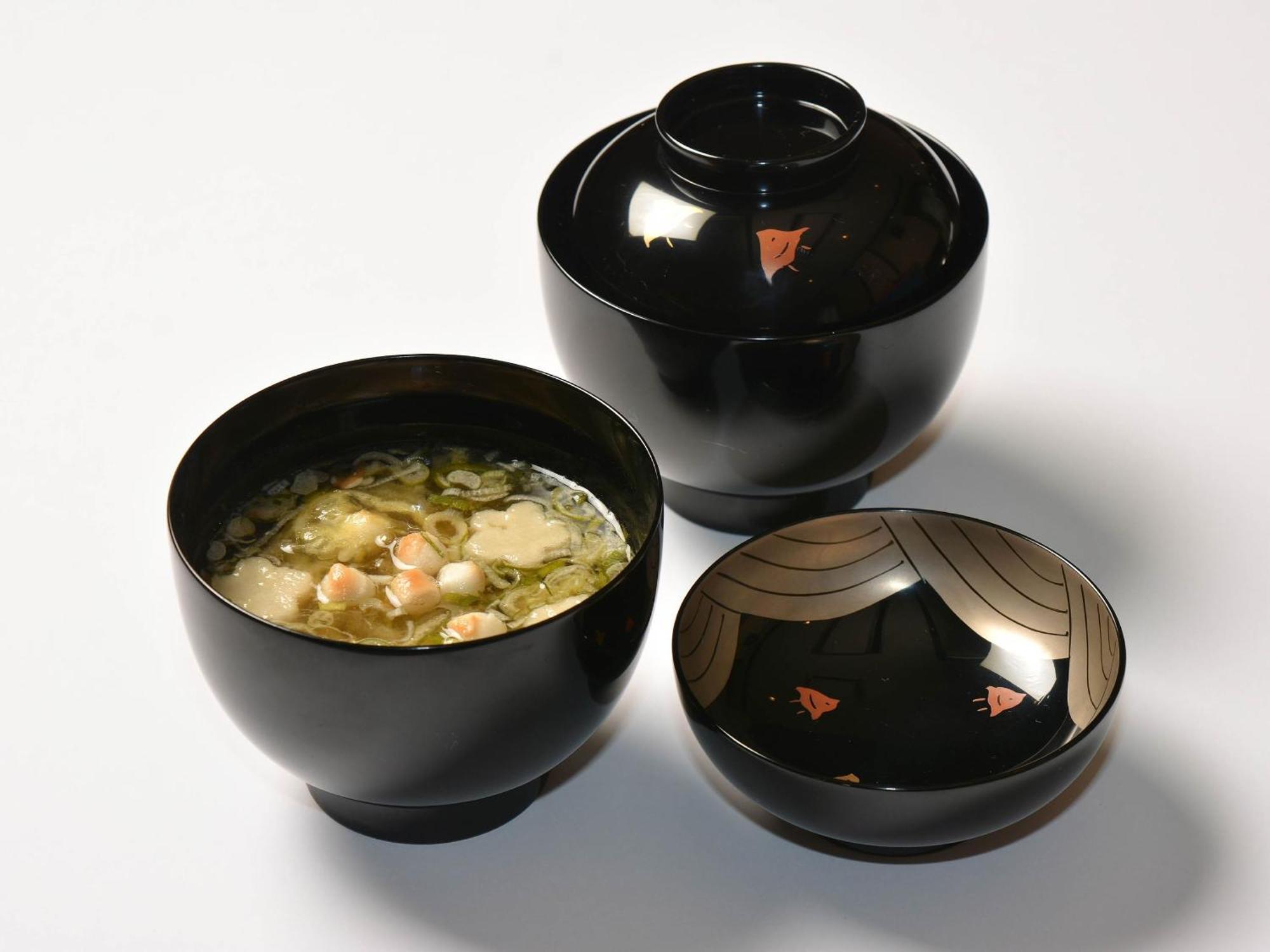 โรงแรมฮะกุโชะระ คานะซะวะ ซันระกุ คานาซาว่า ภายนอก รูปภาพ A chawan (left), chawanmushi (middle), and a chashaku (right)